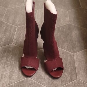 NWOT Women's Guess Burgundy Heeled Booties, Size 10